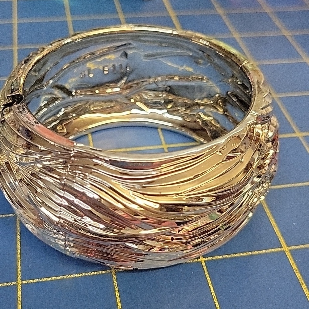 Silver Textured Lightweight Plastic Bangle Bracelet New